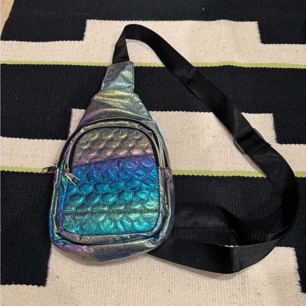 Odiva Iridescent Quilted Crossbody Bag - Picture 1 of 4